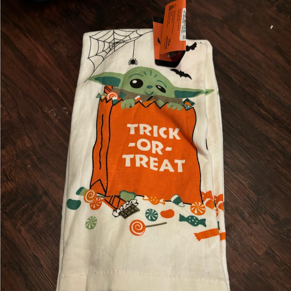 Grogu Halloween towel nwt